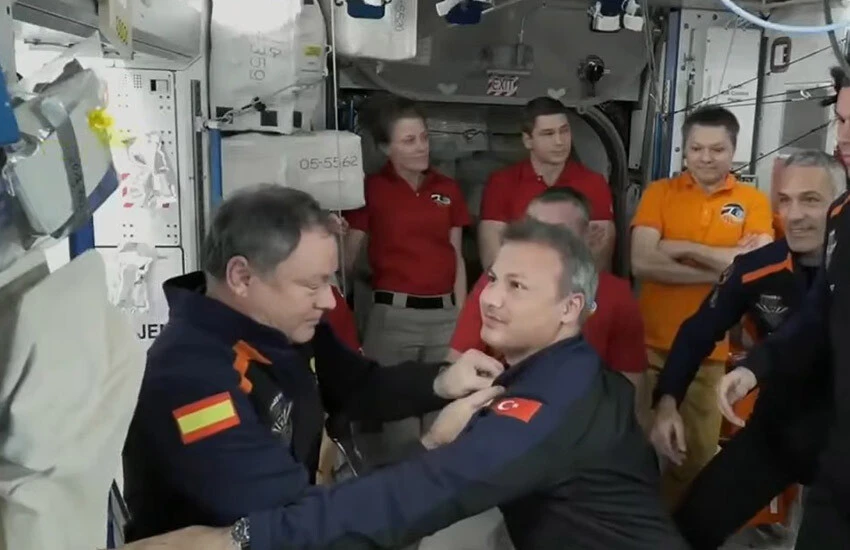 Son dakika! Dragon, Uluslararası Uzay İstasyonu’na kenetlendi