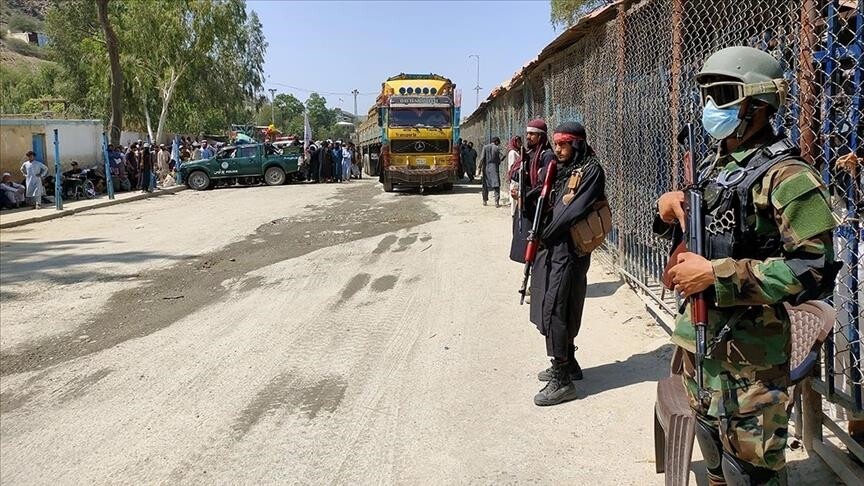 Taliban yönetimi ve Pakistan sınır güçleri arasında çatışma