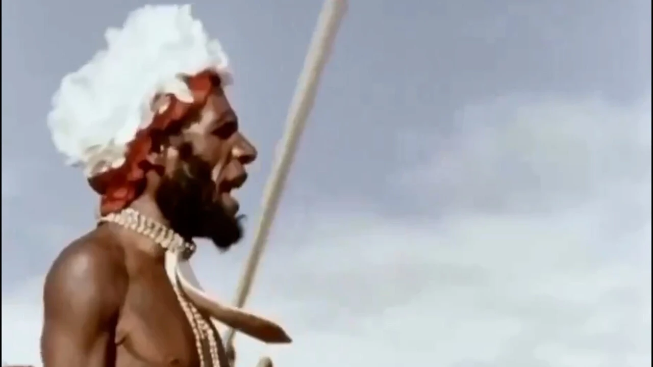 Kabileler arası çıkan mızraklı savaşın görüntüleri ortaya çıktı