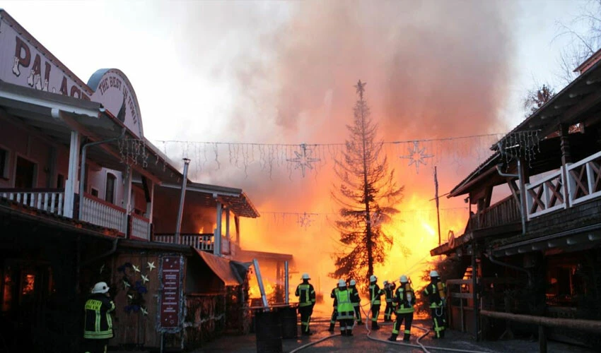Almanya’da bir eğlence parkında milyon avroluk yangın