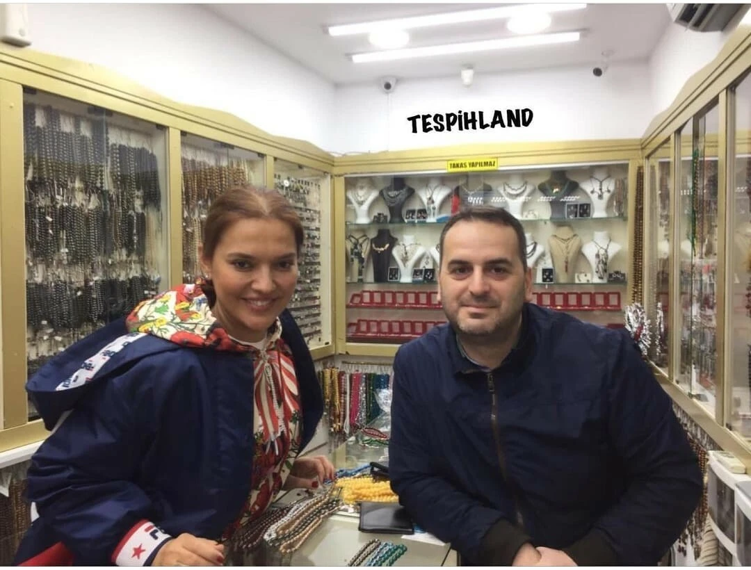 Balina kusmuğundan 25 bin liralık tespih! Ünlülerin akınına uğruyor