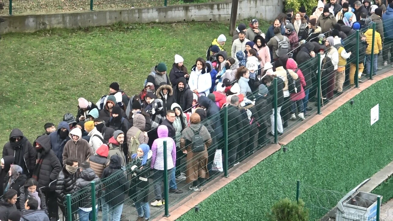 Uludağ'da sömestir tatili yoğunluğu! Saatlerce beklediler