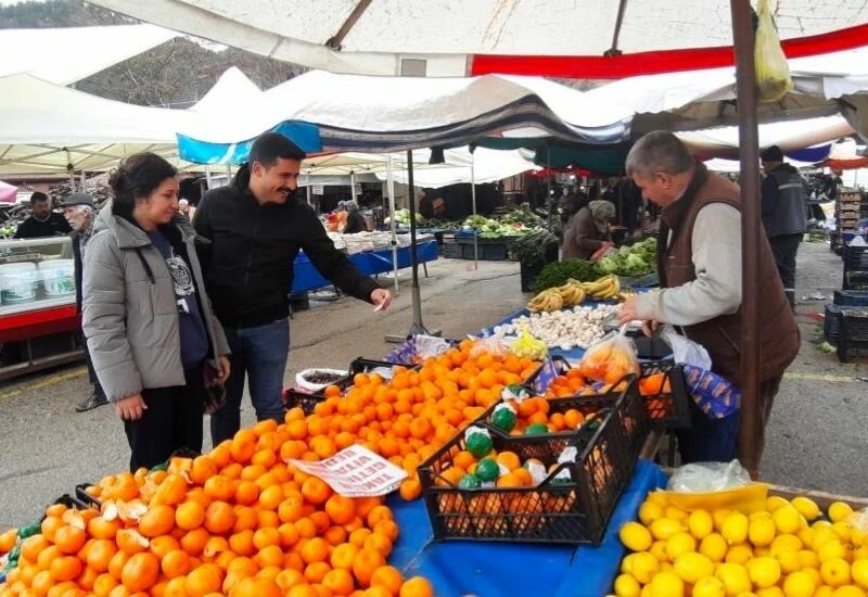 Takdir belgesi getiren öğrencilere meyve bedava