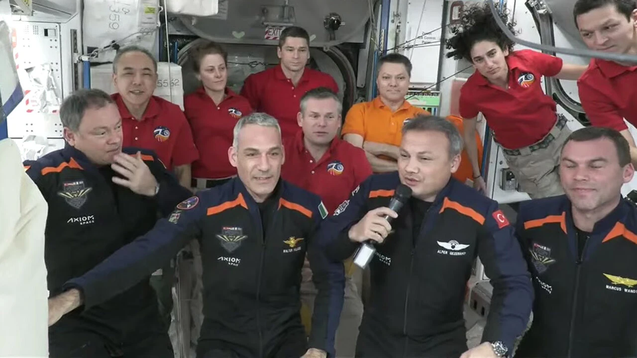 İlk Türk astronot Alper Gezeravcı uzayda soruları cevapladı! 'Tuvalet işi nasıl oluyor?'