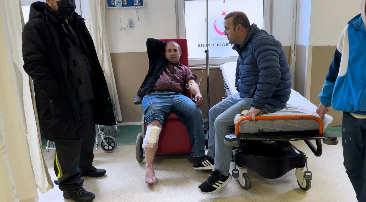 Esenyurt'ta sokakta dehşet saçtı! Önüne geleni bıçakladığı anlar böyle görüntülendi