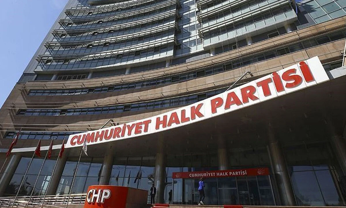 CHP'de aday tartışmaları sürüyor: İmamoğlu-Özel çekişmesi süreci uzattı
