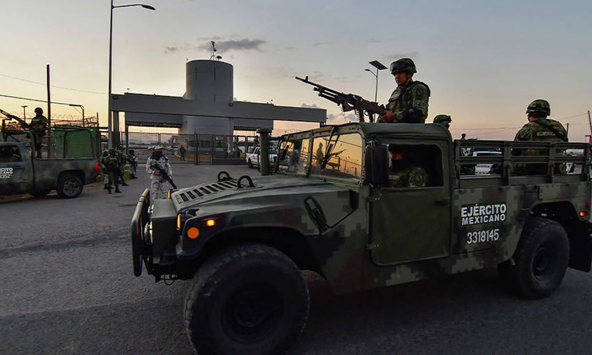 Meksika'da kartel üyeleriyle polis çatıştı: 12 ölü