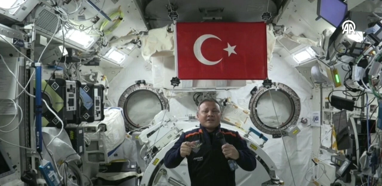 Erdoğan, Gezeravcı ile görüştü: ISS'ten ilk canlı bağlantı