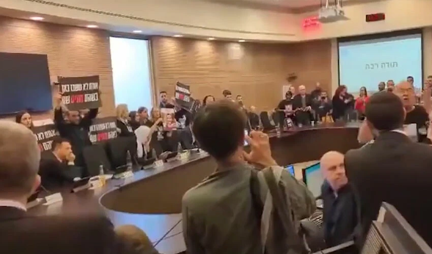 İsrailli esir yakınları meclisi bastı o anlar sosyal medyada yayıldı