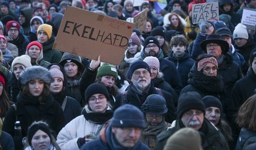 'Toplu sürgün' konulu gizli toplantı Almanya'da binlerce kişiyi sokağa döktü