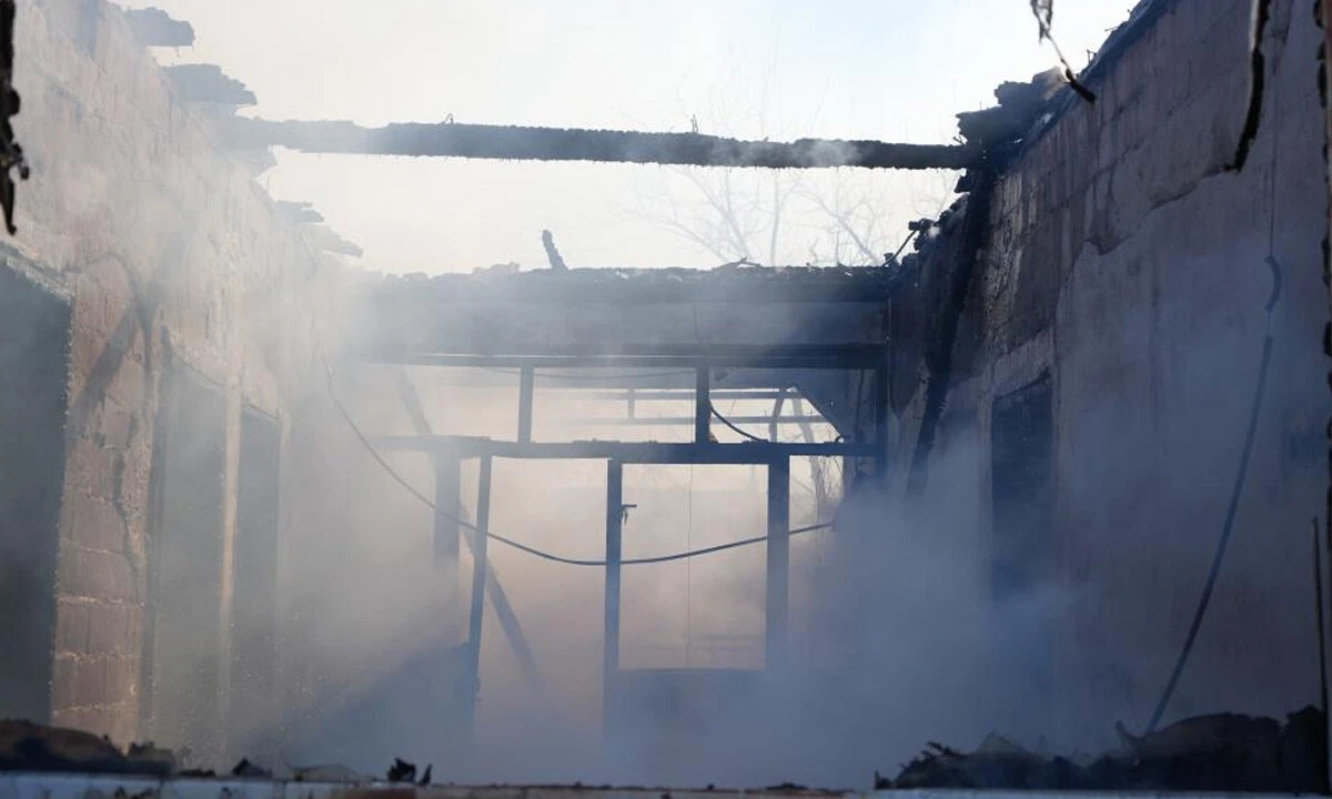 Sütü ocakta unuttu, evi küle döndü: Yaşlı kadın gözyaşlarını tutamadı