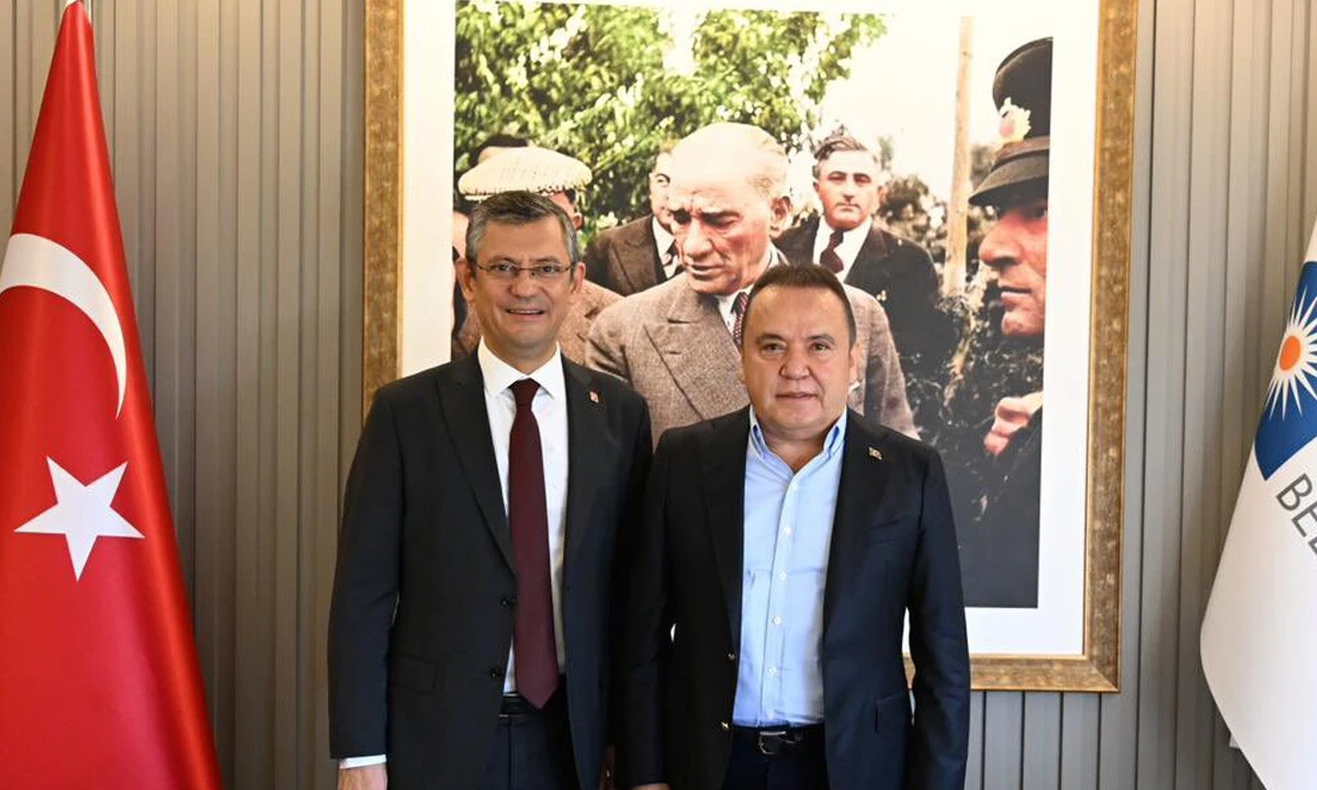 CHP'de aday tartışmaları sürüyor: İmamoğlu-Özel çekişmesi süreci uzattı