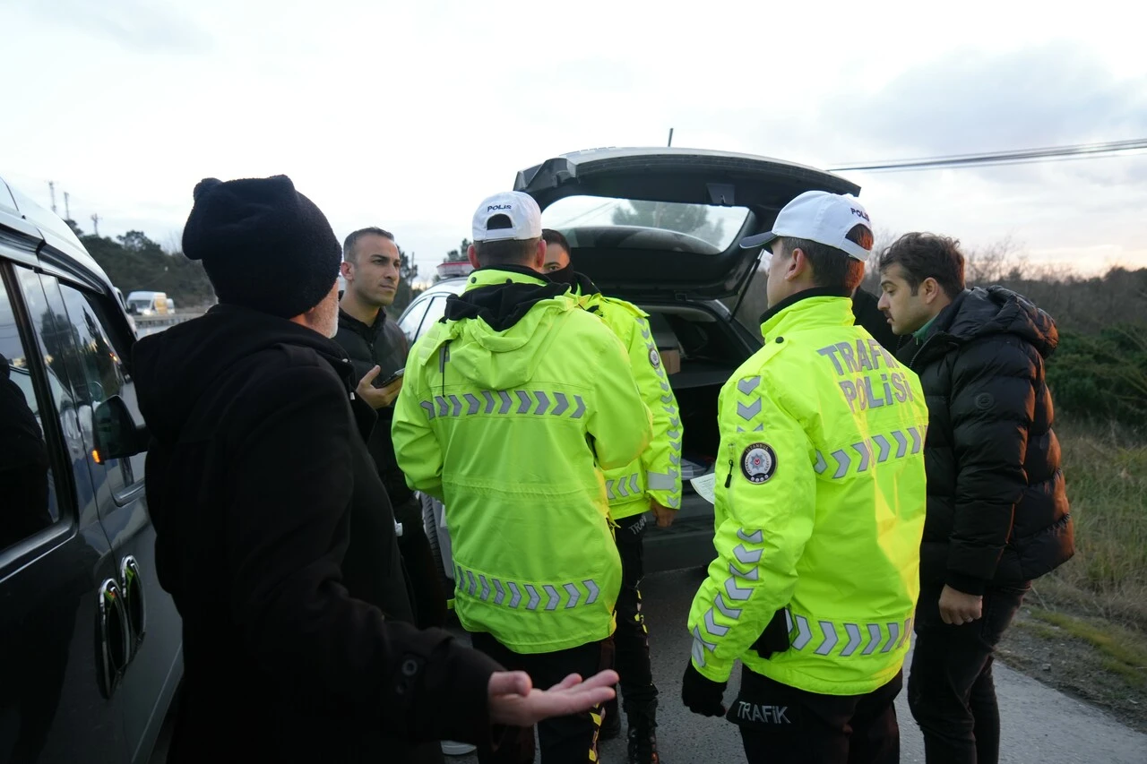 Ceza yiyen sürücüden polise ilginç tepki!