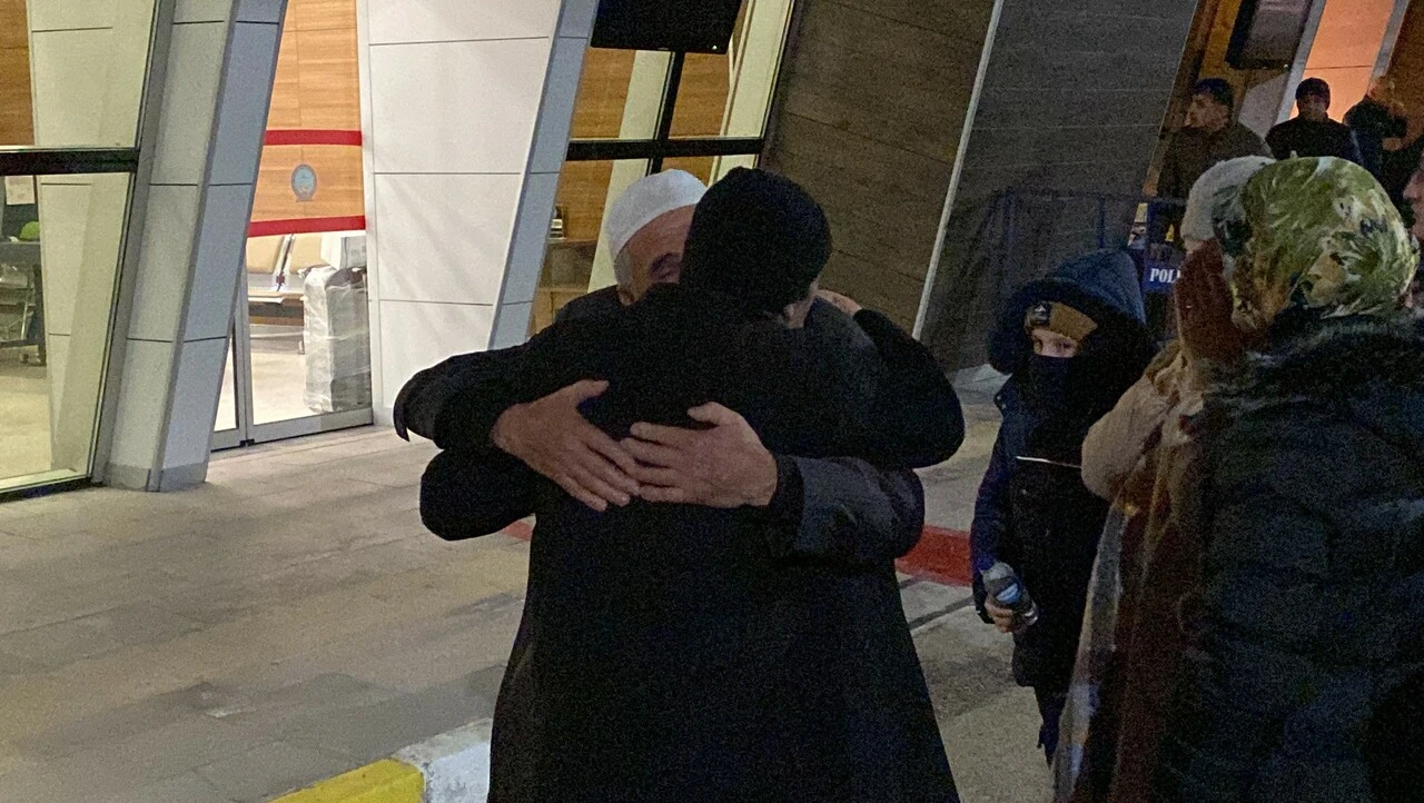 Umre kafilesini taşıyan uçakta şüpheli paket alarmı