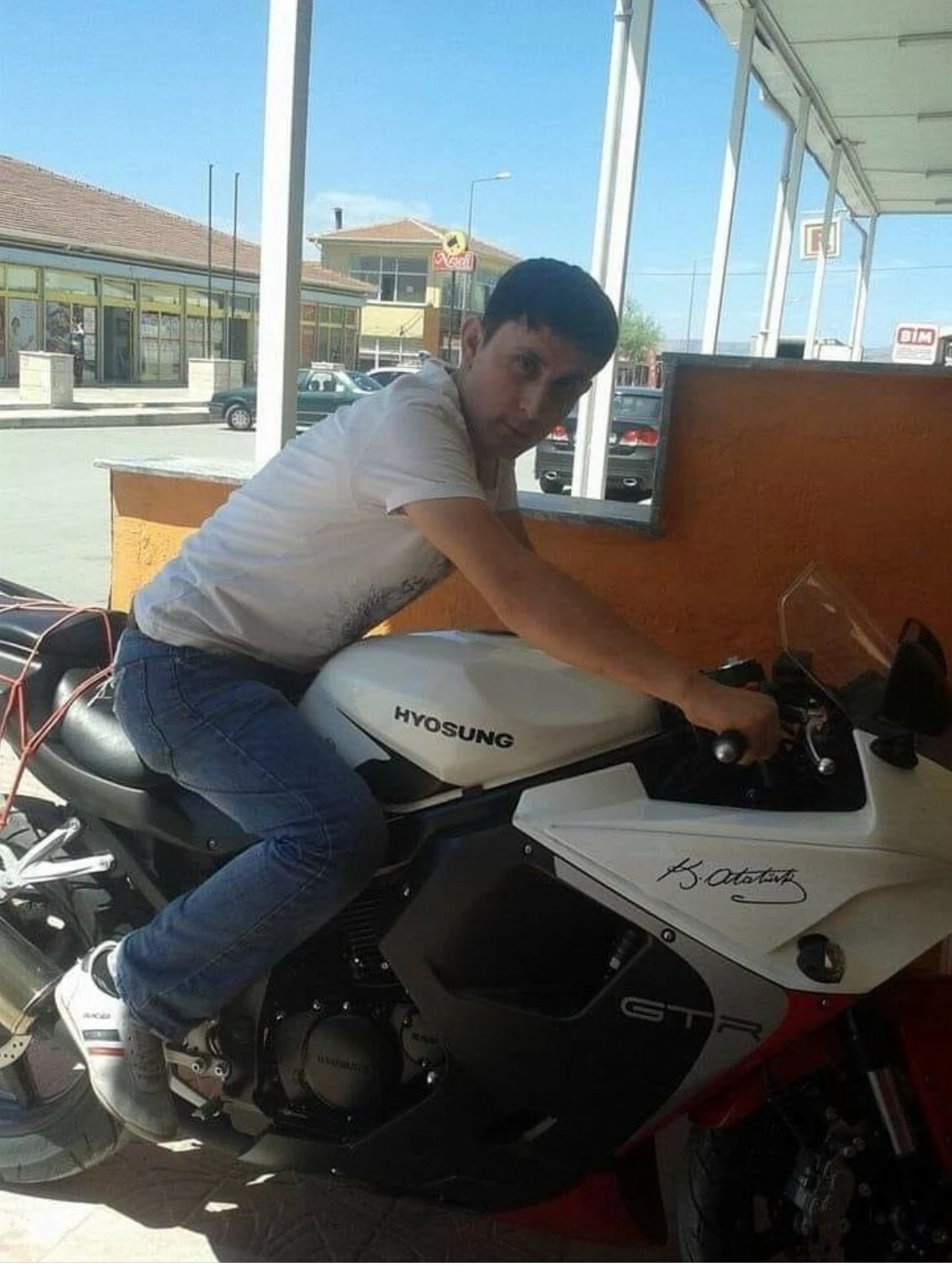 Eskişehir'de dehşet cinayet kamerada! Yan bakma kavgasında defalarca bıçakladılar