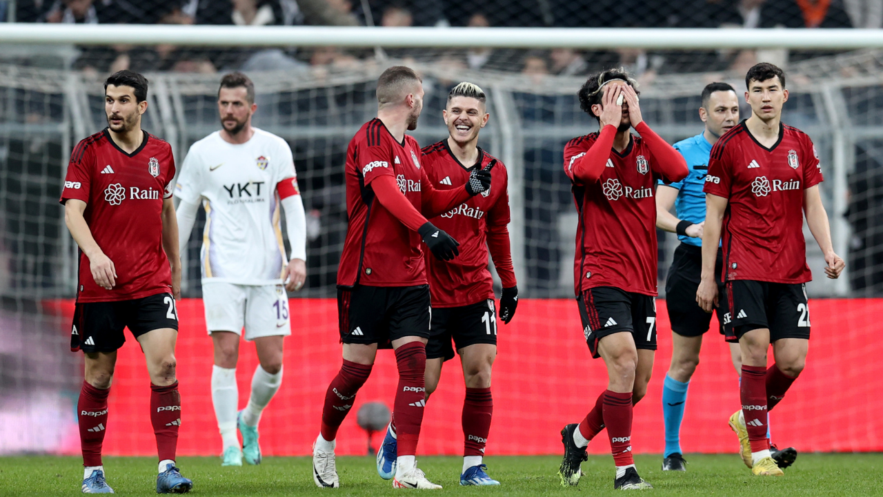 Beşiktaş&#039;ın rakibi Adana Demirspor! İşte ilk 11&#039;ler