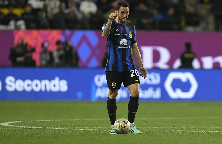 Çalhanoğlu'lu Inter 90+1'de kupaya uzandı