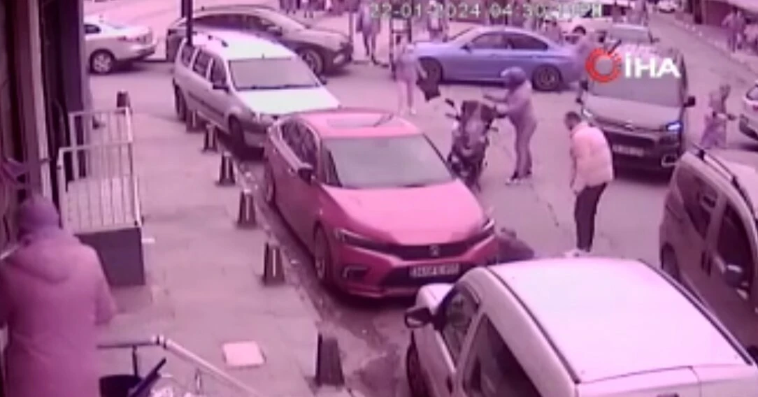 Gaziosmanpaşa'da alacaklısını başka bir araçta gördü kurşun yağdırdı