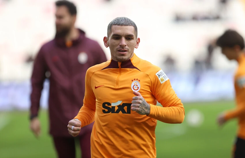 Galatasaray yıldız futbolcusuyla sözleşme uzatıyor