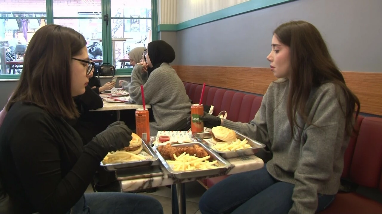 İstanbul'da tam 30 işletme öğrencilere ücretsiz yemek veriyor!