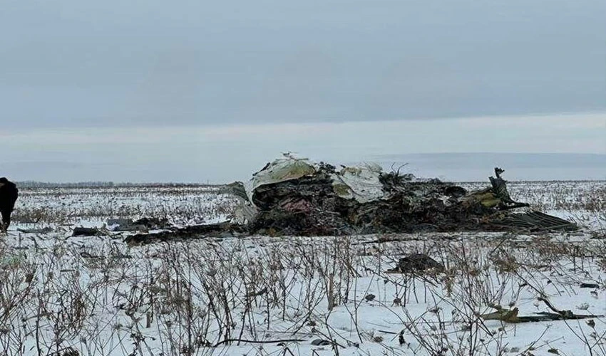 Ukraynalı esir askerleri taşıyan uçak düştü: Yere çakılma anı kamerada