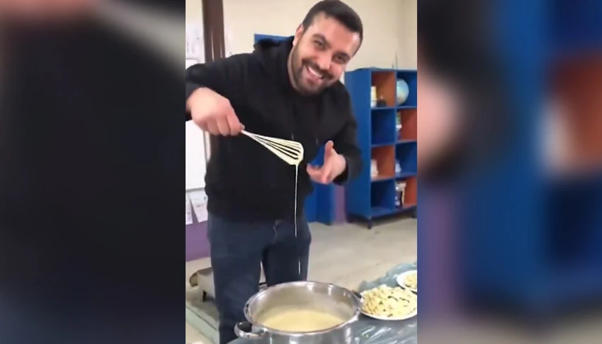 Koca yürekli öğretmenler! Hiç waffle yemeyen öğrencilerine waffle hazırladı