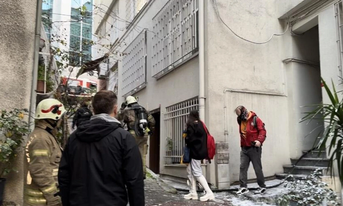 Sigara izmariti hayattan koparıyordu: Yaşlı kadın son anda kurtarıldı