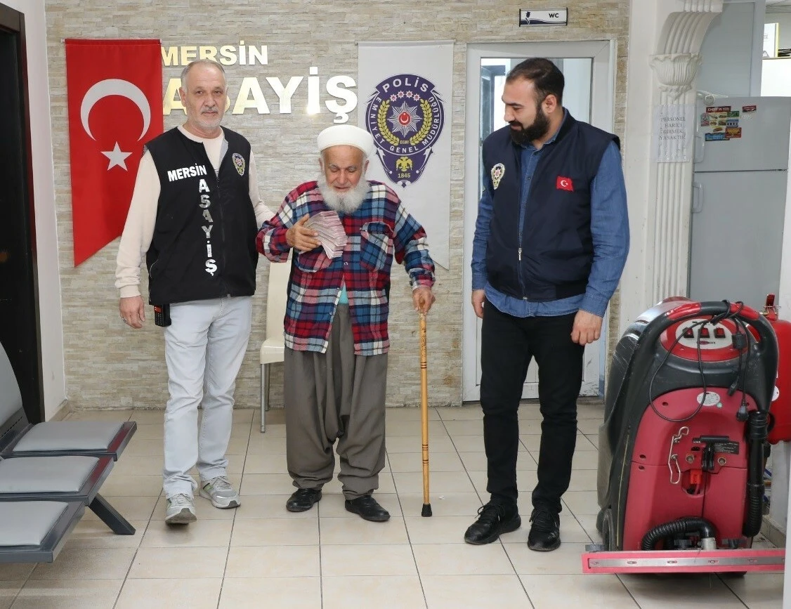 Bankada 300 bin lirayı tam dolandırıcılara kaptıracakken durduruldu