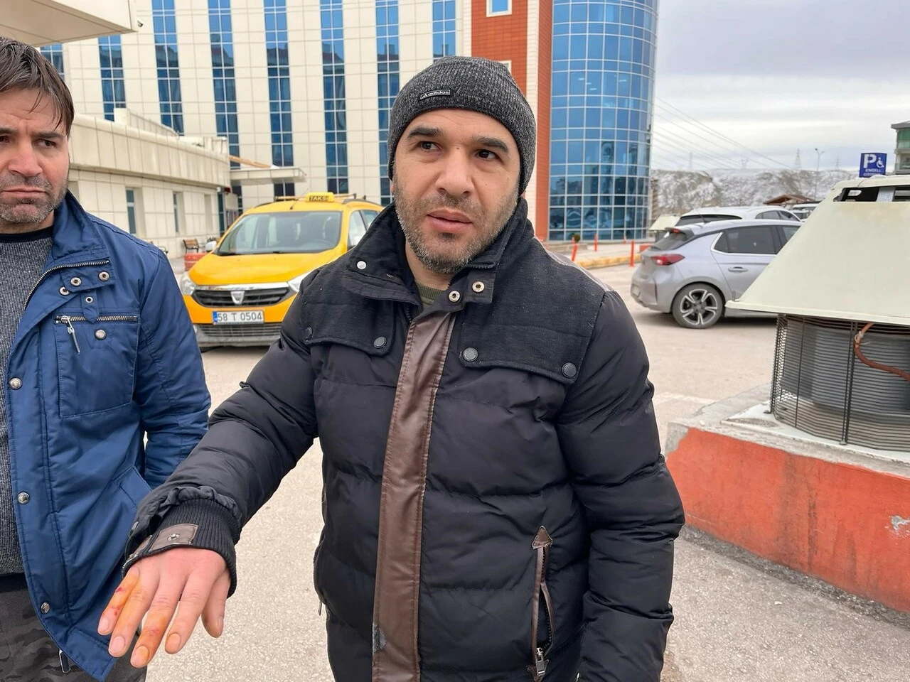 Tasmalı köpek, misafirliğe giden anne ve çocuğuna dehşeti yaşattı