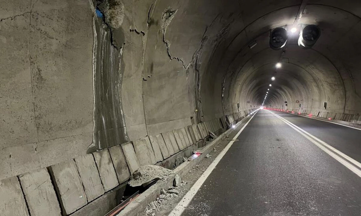 Sürücüler diken üstünde: Artvin'deki tünelden tedirgin eden görüntüler