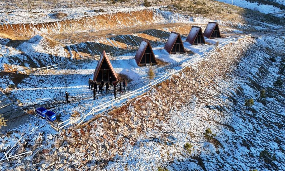 Aynı gün, aynı yer, iki farklı mevsim: Bir tarafta kuraklık, diğer tarafta kar
