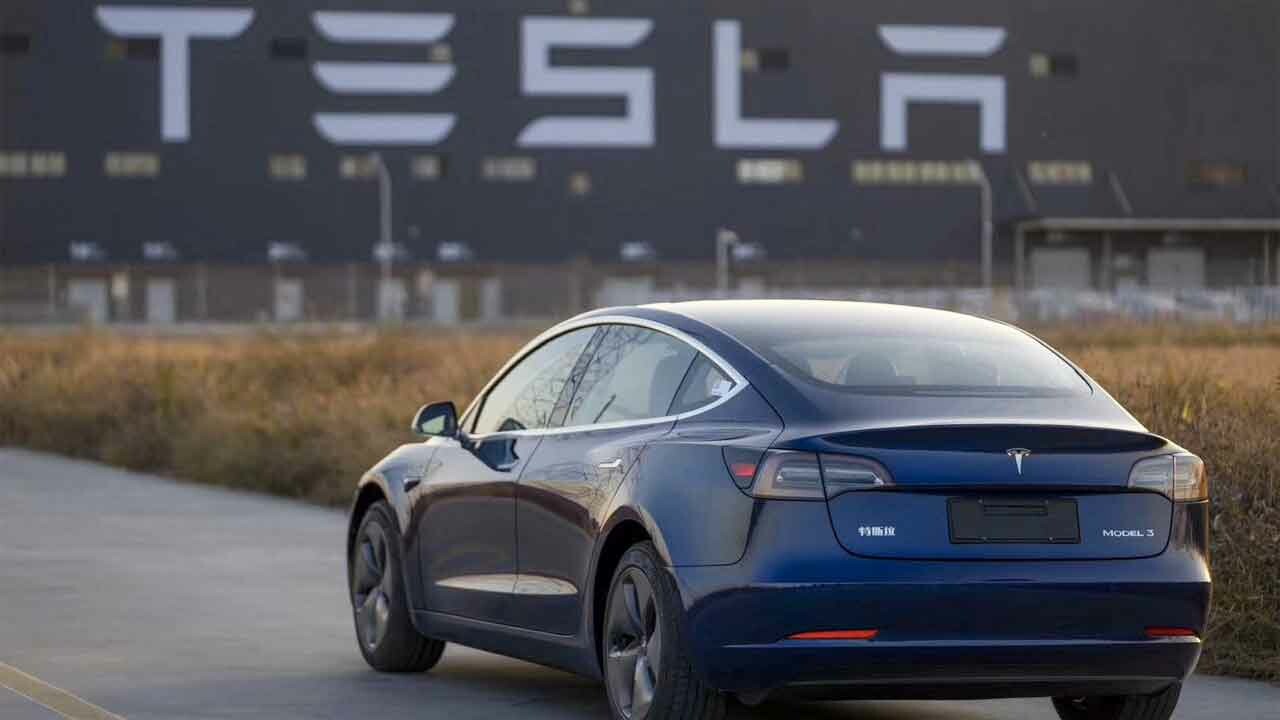 Tesla, 2024&#039;te daha yavaş bir büyüme öngörüyor