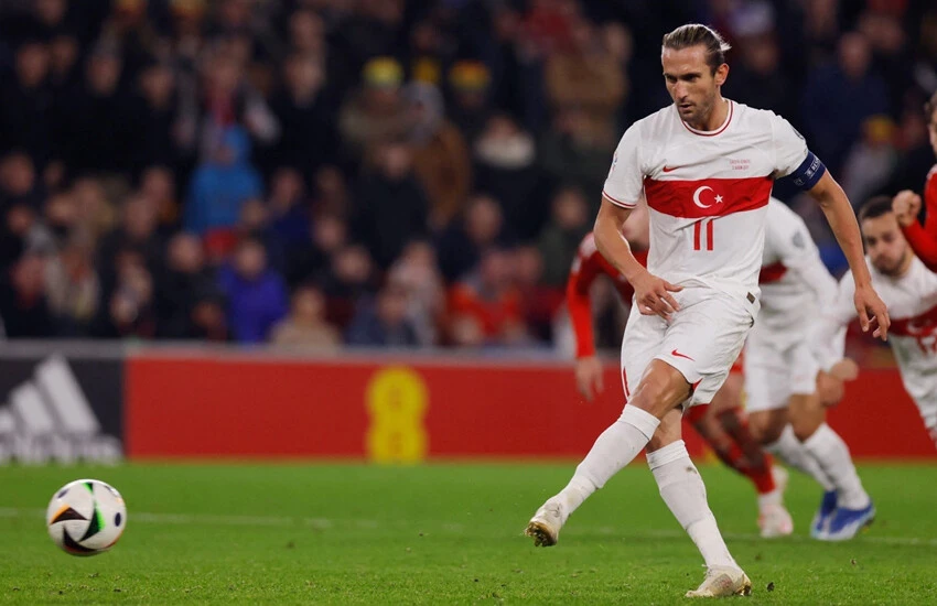 Erden Timur'dan bomba transfer hamlesi! Milli yıldızla görüştü