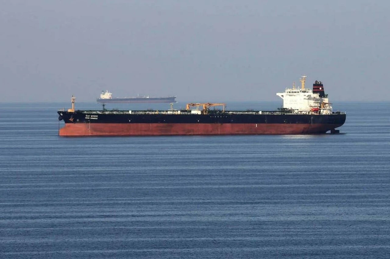 Husiler İngiltere'ye ait petrol gemisini vurdu