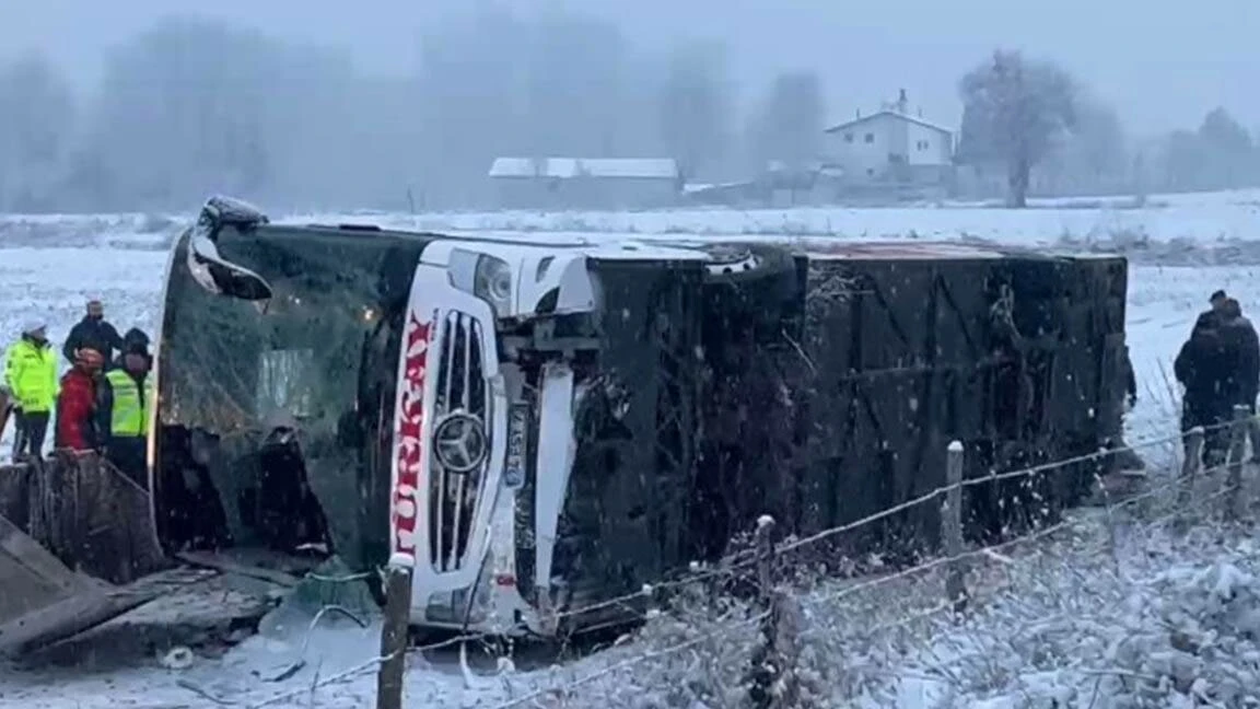 Kastamonu'da feci kaza: otobüs tarlaya devrildi! 6 ölü, 33 yaralı