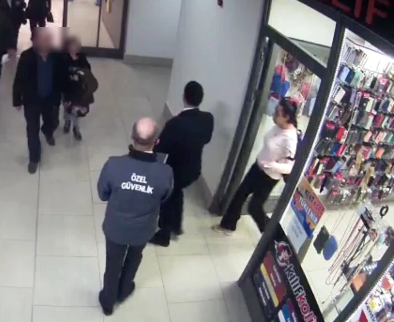 Sahte doktorun hastanede fark edildiği an kamerada!