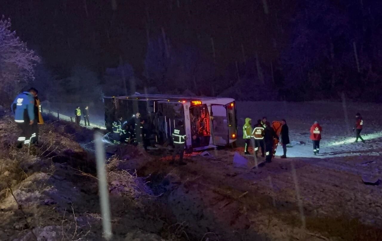 Kastamonu-Taşköprü karayolunda otobüs devrildi: Ölü ve yaralılar var