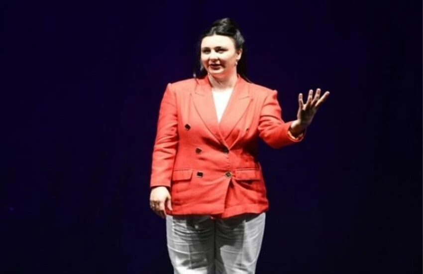 Yasemin Sakallıoğlu, gösterisine saatler kala talihsiz kaza yaşadı