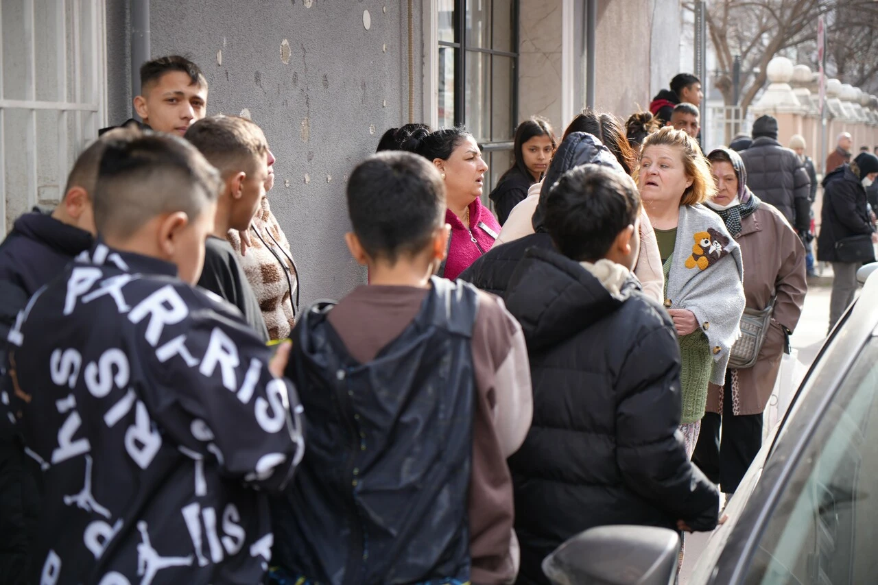 Edirne'de can pazarı: Pencere ve balkonlardan kurtarıldılar
