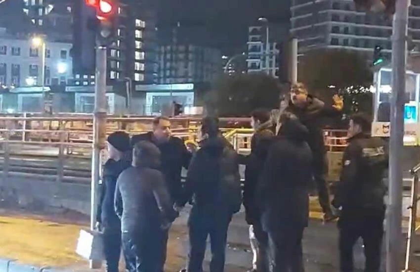 Yağmur altında eziyet! Tramvay hattındaki çalışma mağdur etti