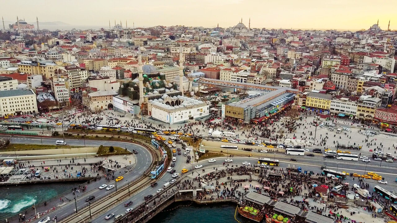 Eminönü ve Kadıköy giriş ücreti gündemde! İstanbul trafiğine çözüm yerel seçim vaadi oldu