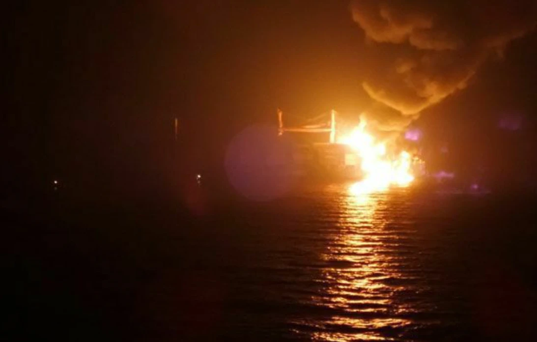 Husiler İngiltere'ye ait petrol gemisini vurdu