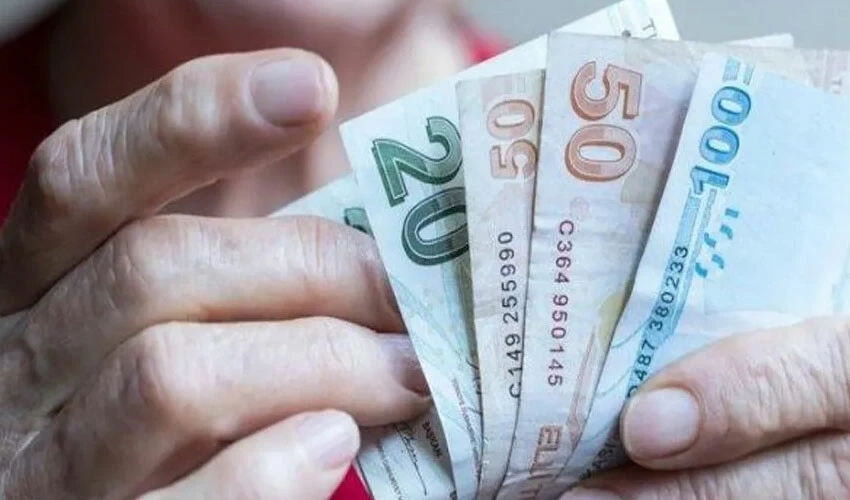 Memur emeklilerinin fark ödemeleri başladı