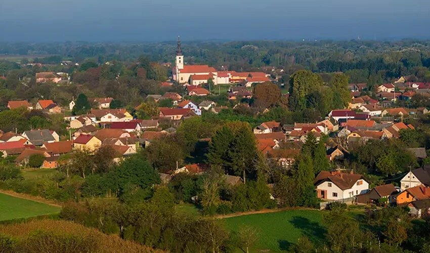 Avrupa'nın hayalet kasabalarda 4 liraya ev satıyor!