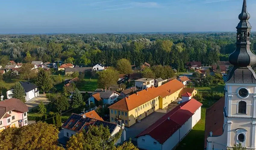 Avrupa'nın hayalet kasabalarda 4 liraya ev satıyor!