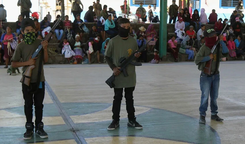 Kartel savaşları bezdirdi: 12 yaşındaki çocuklar silahlandı