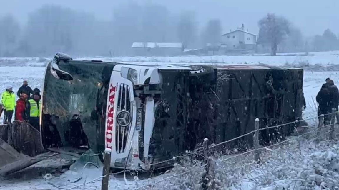 Kastamonu&#039;da feci kaza: otobüs tarlaya devrildi! 6 ölü, 33 yaralı