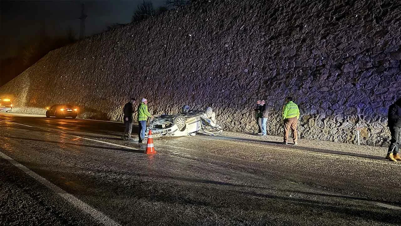 Otomobil 15 metre yükseklikten aşağı uçtu: 2 ölü, 1 yaralı