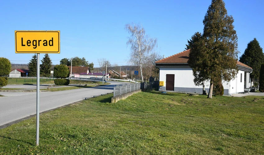 Avrupa'nın hayalet kasabalarda 4 liraya ev satıyor!