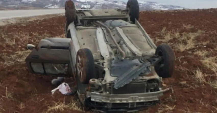 Takla atan araçtan yara almadan kurtuldu